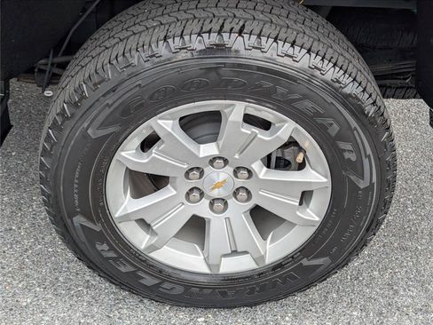 Used 2022 Chevrolet Colorado LT AWD/4WD image 11