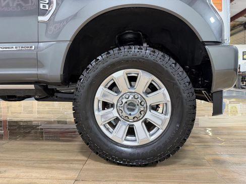 Used 2019 Ford F250 Platinum w/ Platinum Ultimate Package AWD/4WD image 4