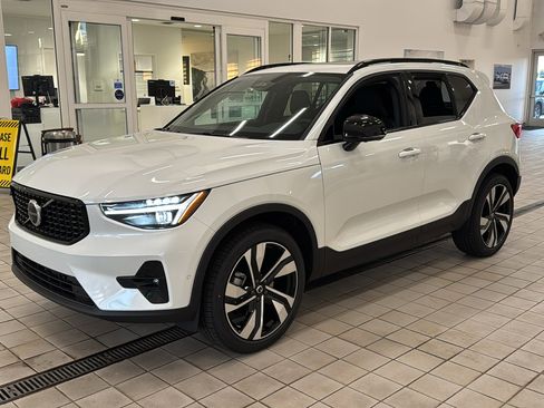 New 2026 Volvo XC40 B5 Ultra w/ Protection Package Premier AWD/4WD image 9