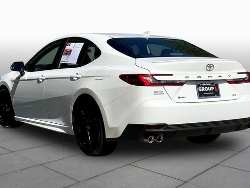 Used 2025 Toyota Camry SE FWD image 12