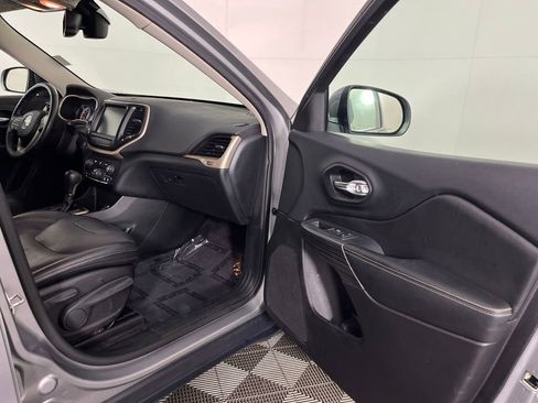 Used 2016 Jeep Cherokee Limited image 16