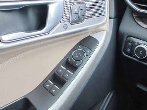 Certified 2021 Ford Explorer Limited w/ Hybrid Equipment Group 310A image 17