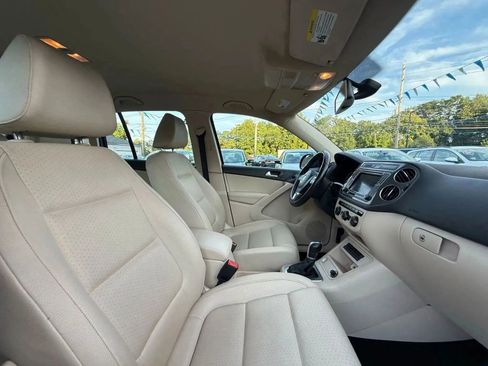 Used 2017 Volkswagen Tiguan S image 56