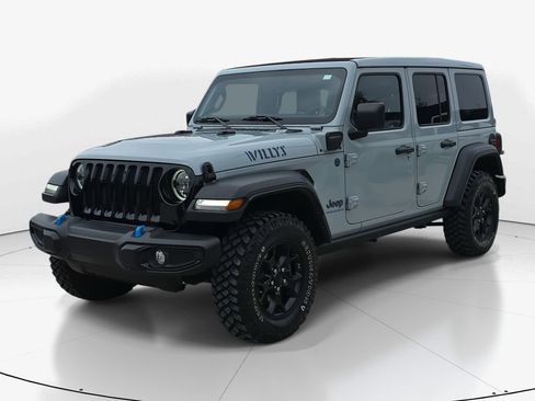 Used 2023 Jeep Wrangler Unlimited w/ Sun & Screen Package image 10