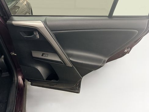 Used 2016 Toyota RAV4 XLE AWD/4WD image 32