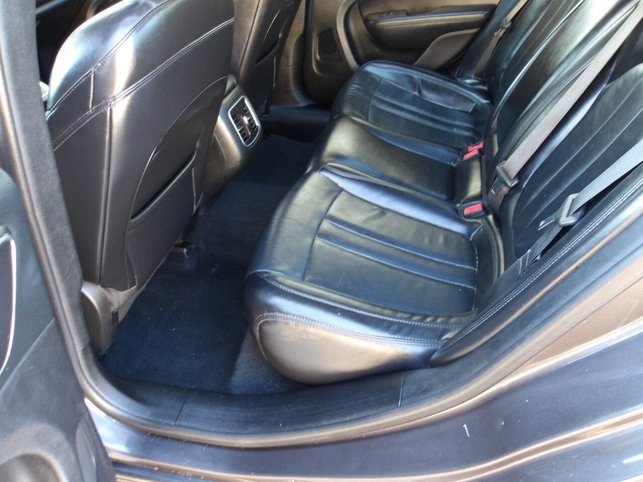 Used 2015 Chrysler 200 C FWD image 19