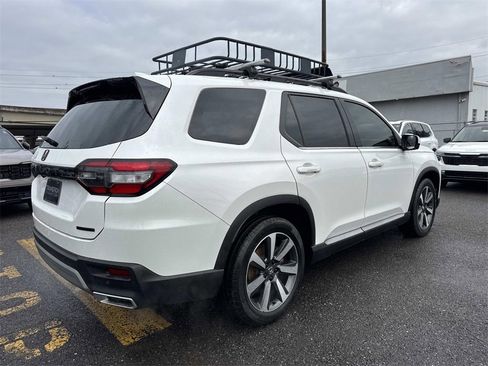 Used 2023 Honda Pilot Touring image 12