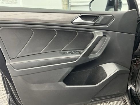 Used 2022 Volkswagen Tiguan SE image 13