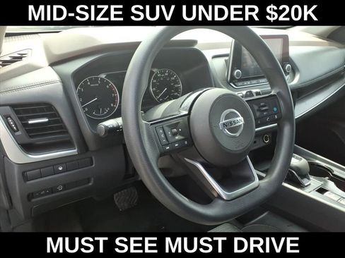 Used 2023 Nissan Rogue SV image 19