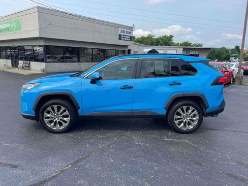 Used 2020 Toyota RAV4 XLE Premium FWD image 4