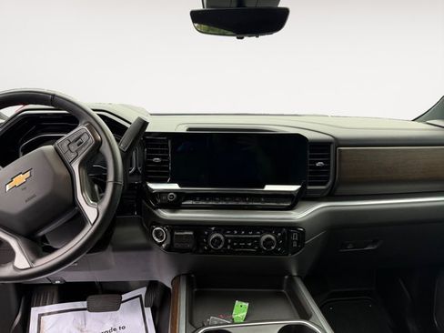 Certified 2025 Chevrolet Silverado 2500 High Country w/ Technology Package AWD/4WD image 10
