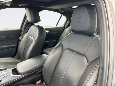 Used 2023 Alfa Romeo Giulia Sprint image 9