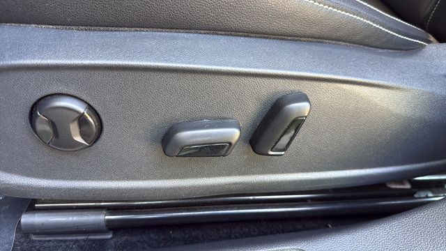 Used 2024 Volkswagen Jetta SE FWD image 15