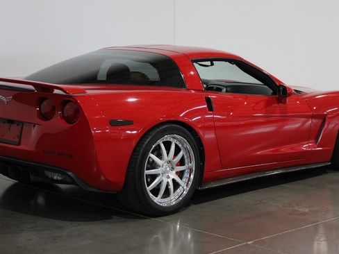 Used 2005 Chevrolet Corvette Coupe w/ Preferred Equipment Group RWD image 27