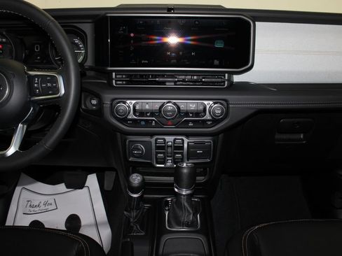 Used 2025 Jeep Wrangler Unlimited Sahara AWD/4WD image 12