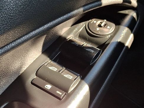 Certified 2018 Ford Transit Connect XLT image 29