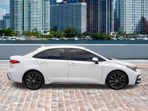 Used 2024 Toyota Corolla SE FWD image 4