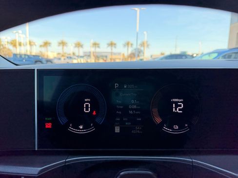 Certified 2025 Hyundai Santa Fe SEL image 11