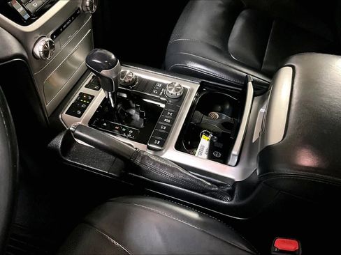 Certified 2017 Toyota Land Cruiser image 15