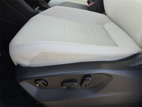 Used 2019 Volkswagen Tiguan SE w/ Panoramic Sunroof Package image 32