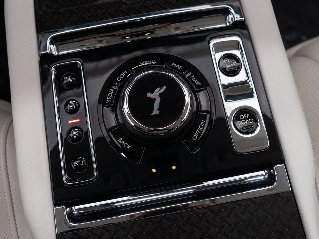 Certified 2022 Rolls-Royce Cullinan Black Badge w/ Dark Exterior Package AWD/4WD image 40