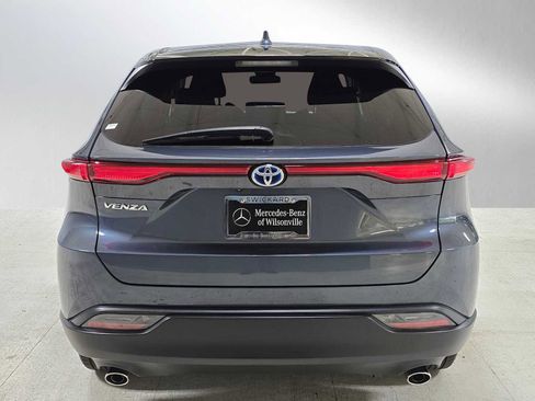Used 2023 Toyota Venza LE AWD/4WD image 4