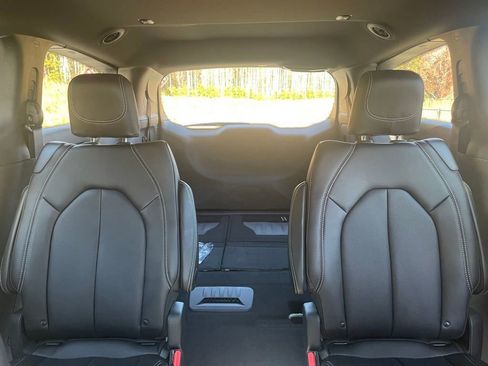 New 2026 Chrysler Pacifica Select FWD image 18