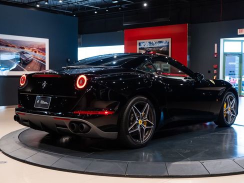 Certified 2017 Ferrari California T RWD image 53