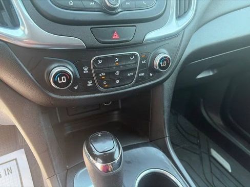 Used 2020 Chevrolet Equinox LT FWD image 24