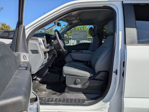 New 2025 Ford F550 4x4 Crew Cab image 13