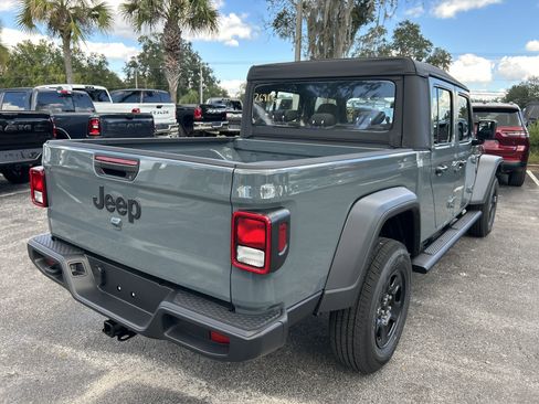 New 2025 Jeep Gladiator Sport image 8
