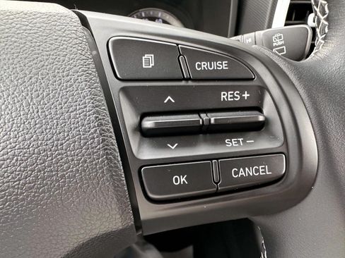 Used 2022 Hyundai Venue Limited FWD image 16