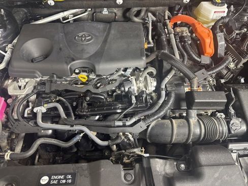 Used 2023 Toyota RAV4 XLE Premium image 9