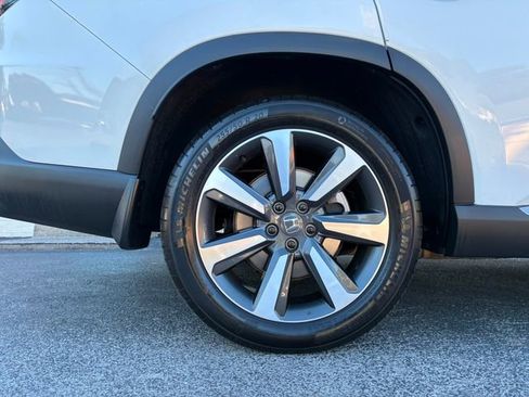 Used 2023 Honda Pilot Touring image 14