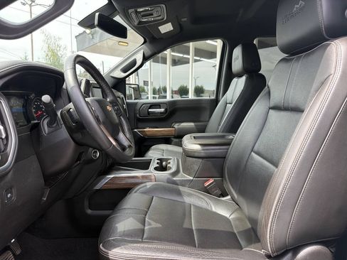 Used 2019 Chevrolet Silverado 1500 High Country w/ Technology Package AWD/4WD image 32