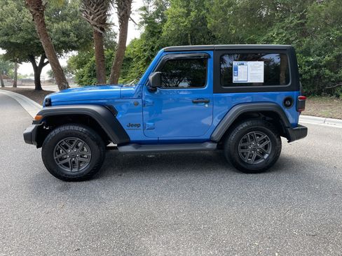 Used 2024 Jeep Wrangler Sport AWD/4WD image 6