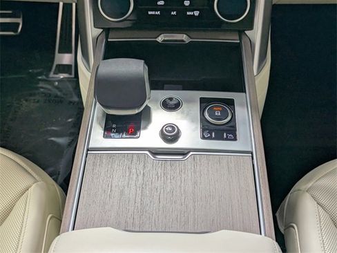 Used 2023 Land Rover Range Rover SE image 12