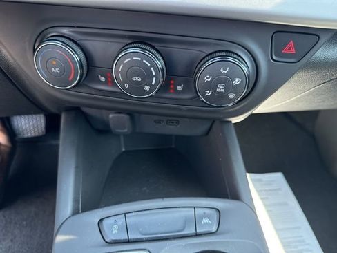 Used 2024 Chevrolet Trax LS w/ LS Convenience Package image 18