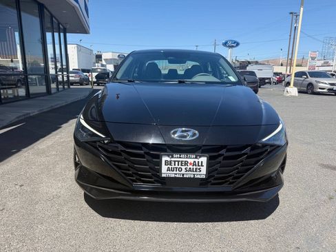 Used 2023 Hyundai Elantra SEL w/ Convenience Package FWD image 2