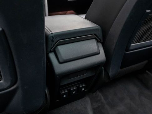 Used 2019 Land Rover Discovery Sport image 18