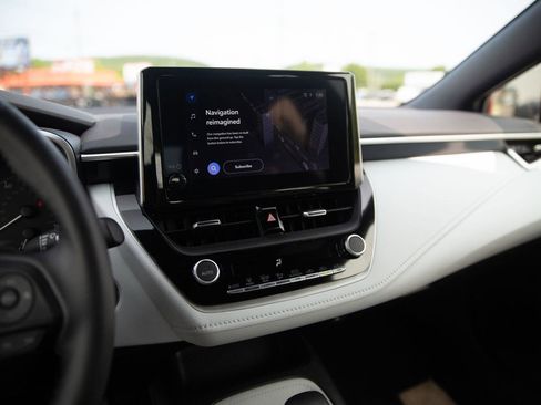 Used 2025 Toyota Corolla SE image 13