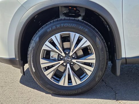 Certified 2023 Nissan Rogue SV FWD image 9