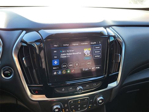 Used 2022 Chevrolet Traverse LT image 26