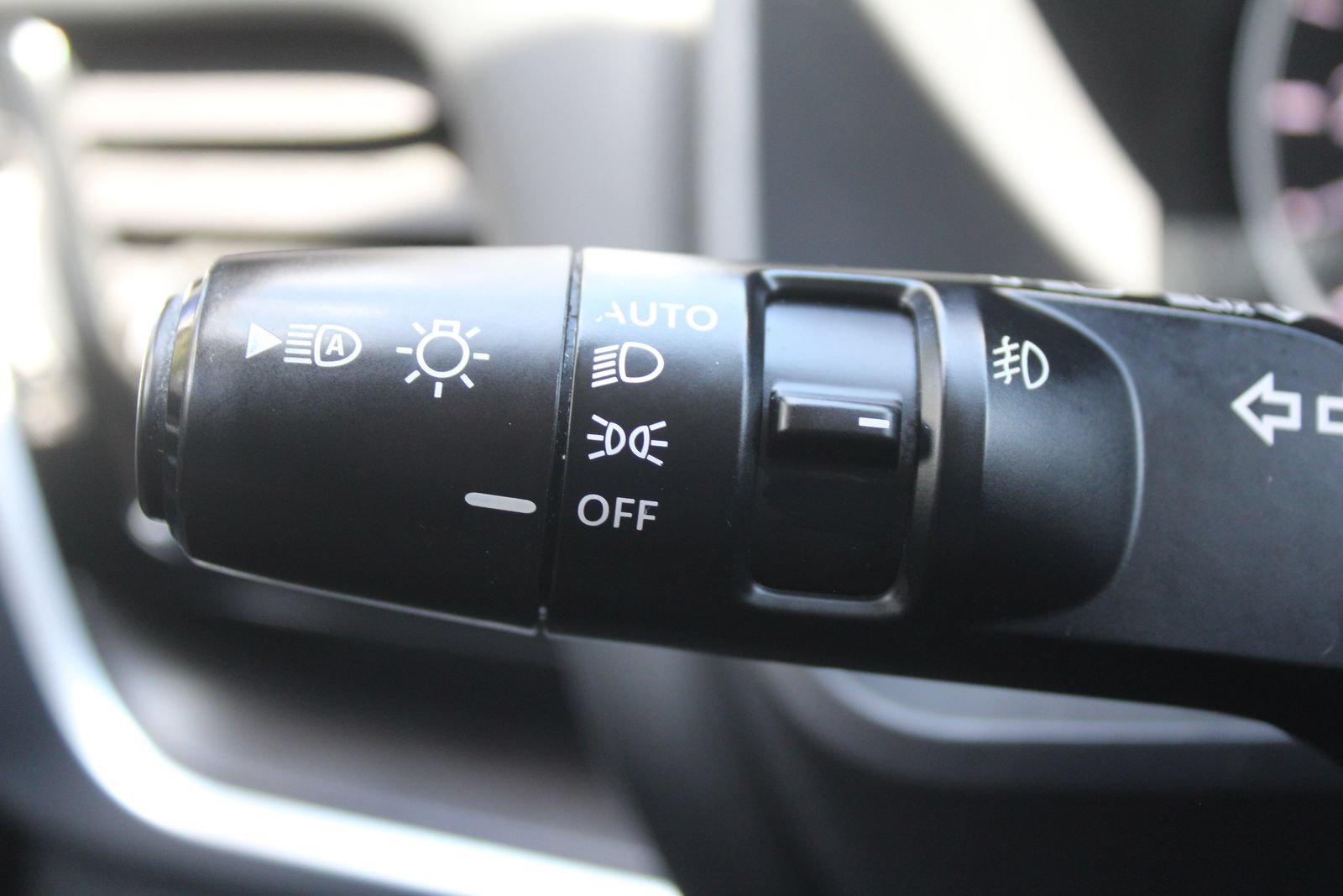 Used 2021 Nissan Rogue SL FWD image 34
