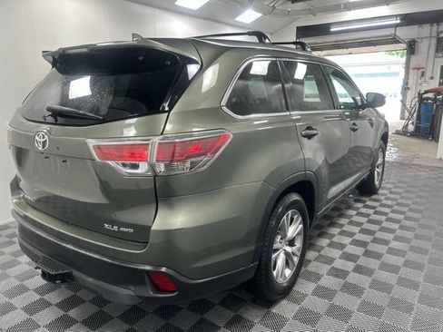 Used 2014 Toyota Highlander XLE AWD/4WD image 6