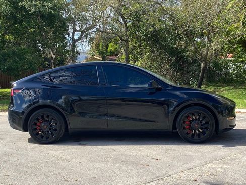 Used 2024 Tesla Model Y Long Range image 9