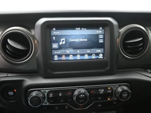 Used 2023 Jeep Gladiator Sport AWD/4WD image 9