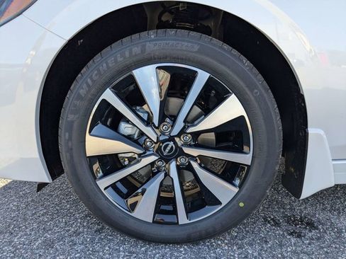 New 2025 Nissan Sentra SV w/ SV Premium Package image 12