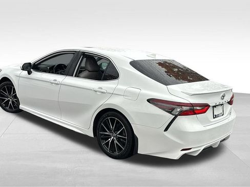 Used 2022 Toyota Camry SE image 5