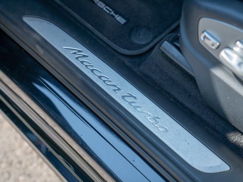 Used 2016 Porsche Macan Turbo AWD/4WD image 12